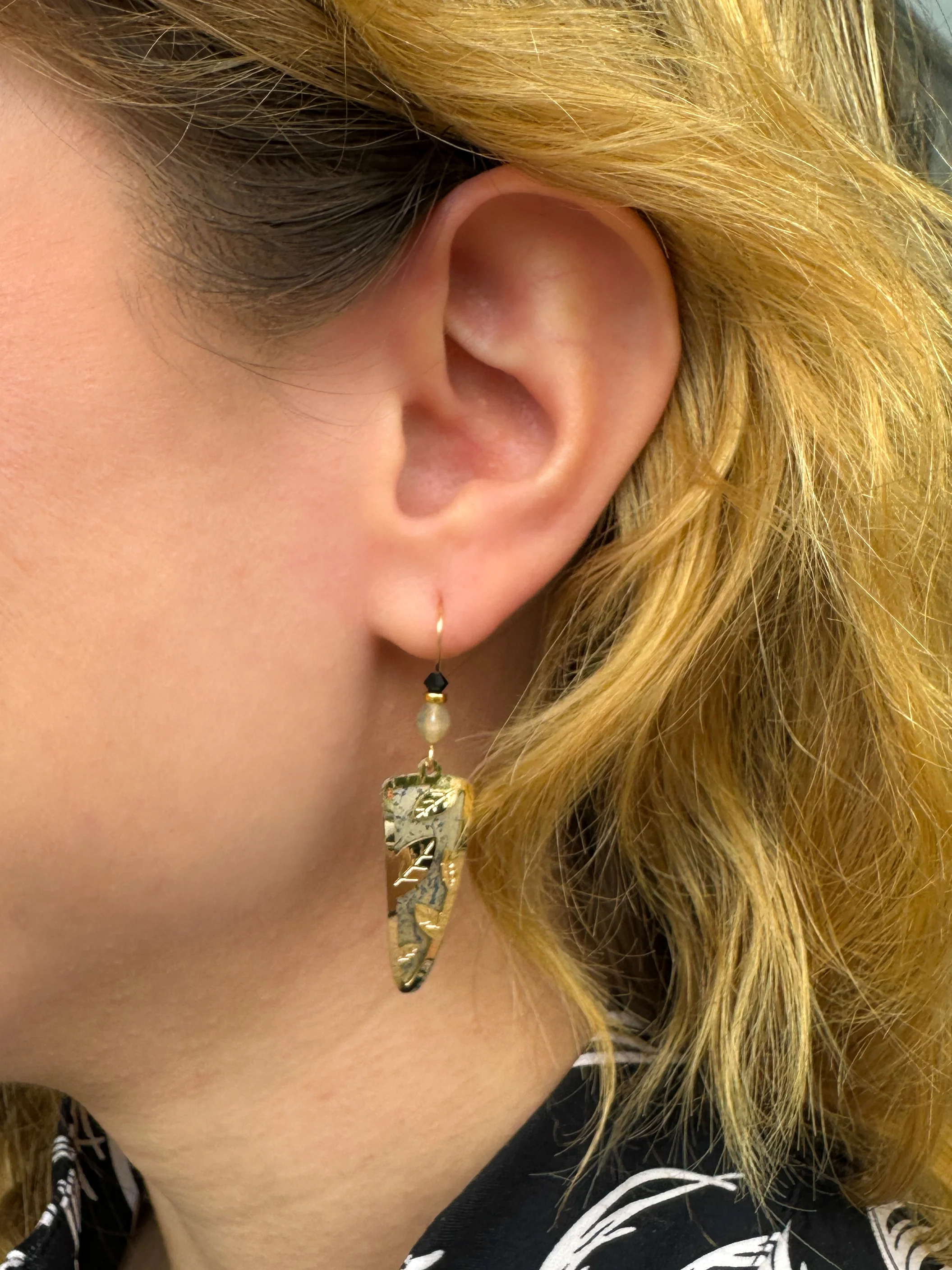 Adajio Stone and Gold Earrings - Image 3