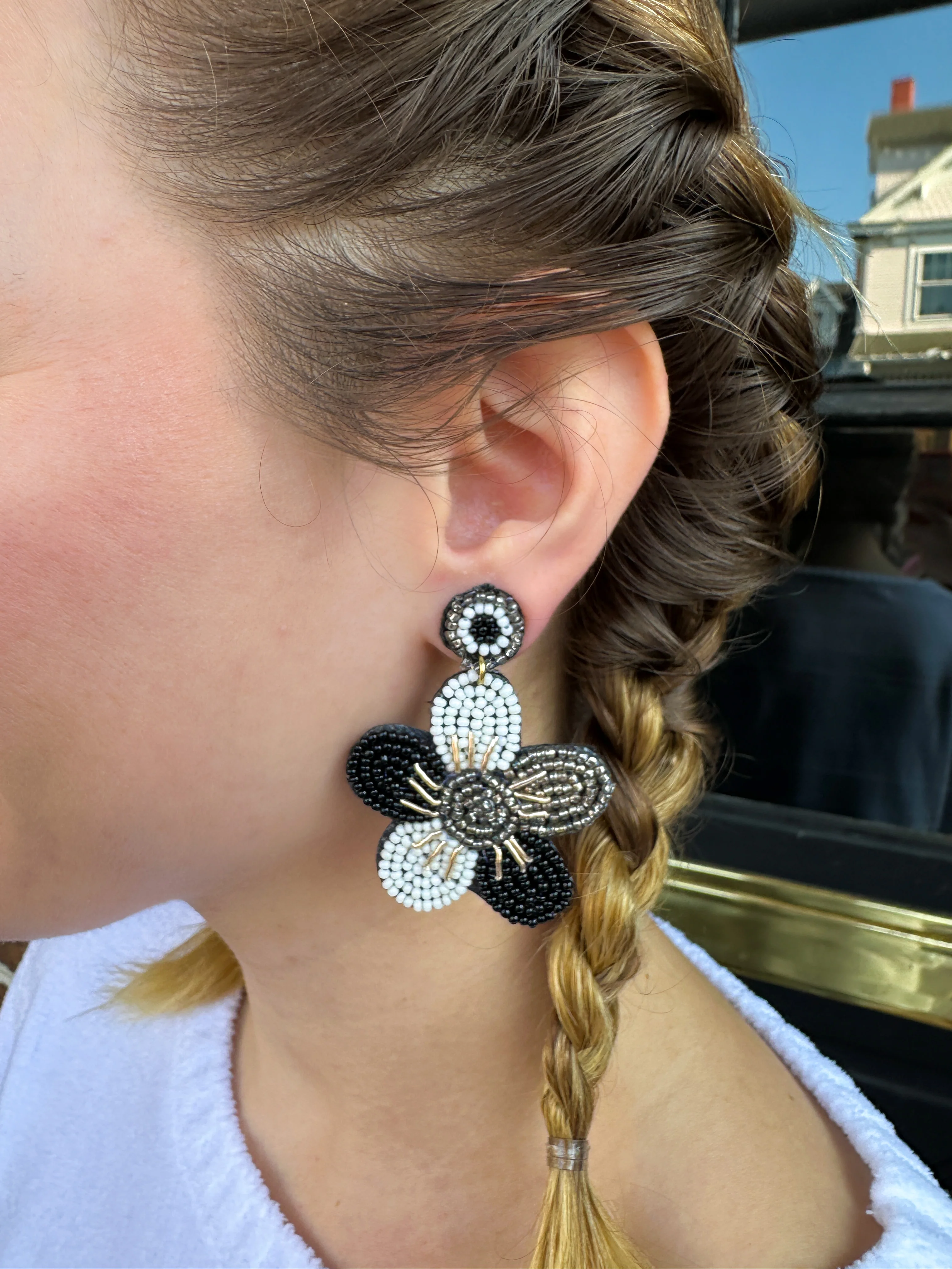 Black and White Flower Earrings - Image 3