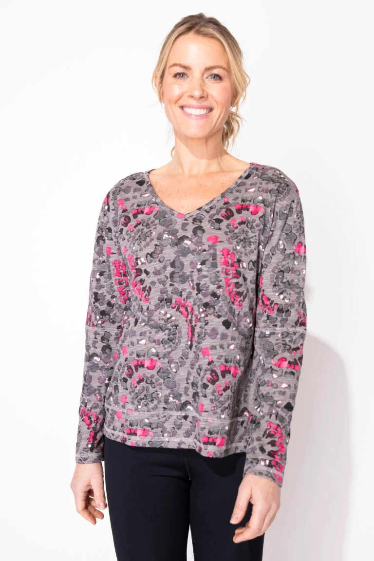 Escape by Habitat Fog Kaleidoscope Step Hem Boxy V-neck Tee - Image 5