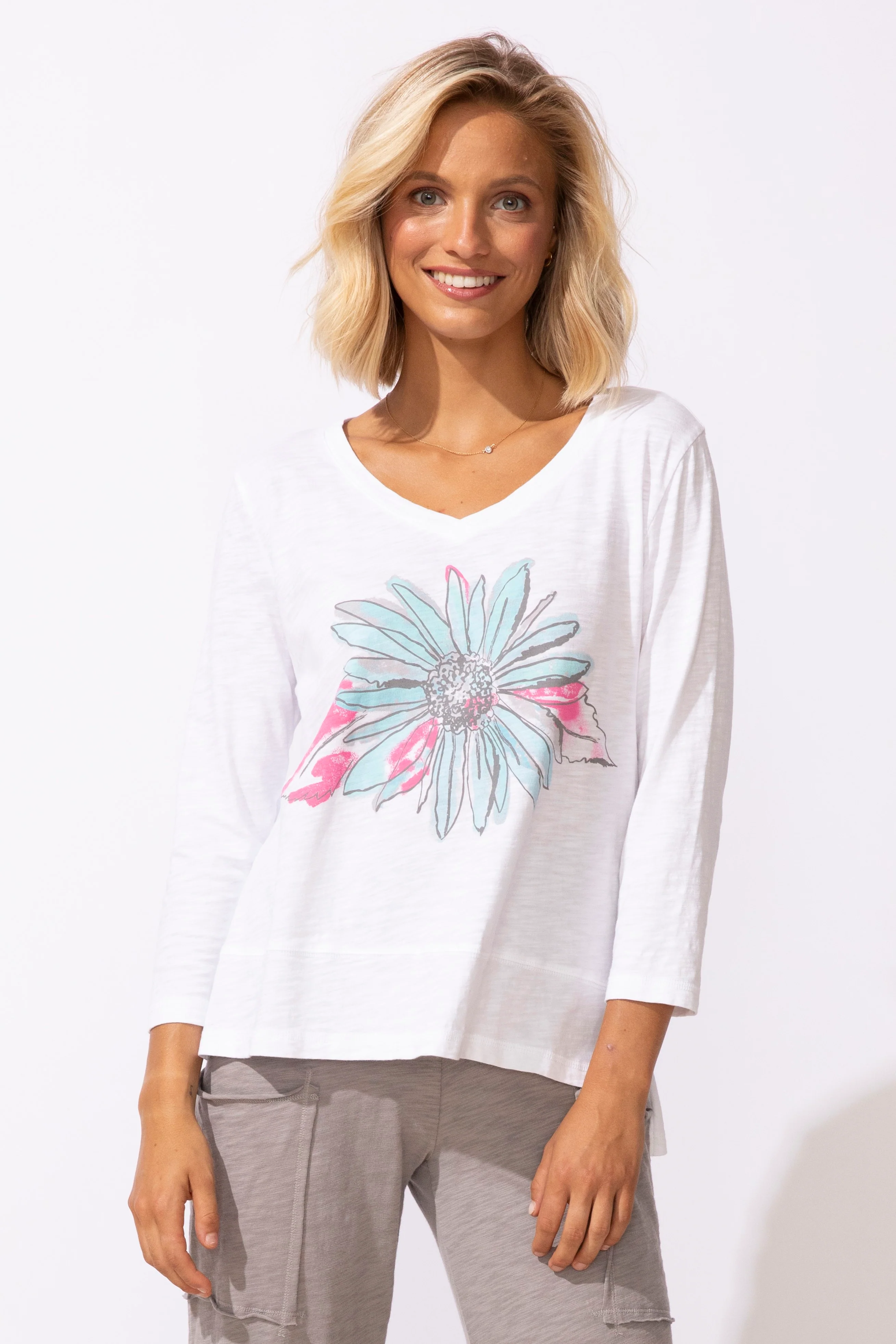 Escape by Habitat White Sunflower Nantucket Easy V-tee