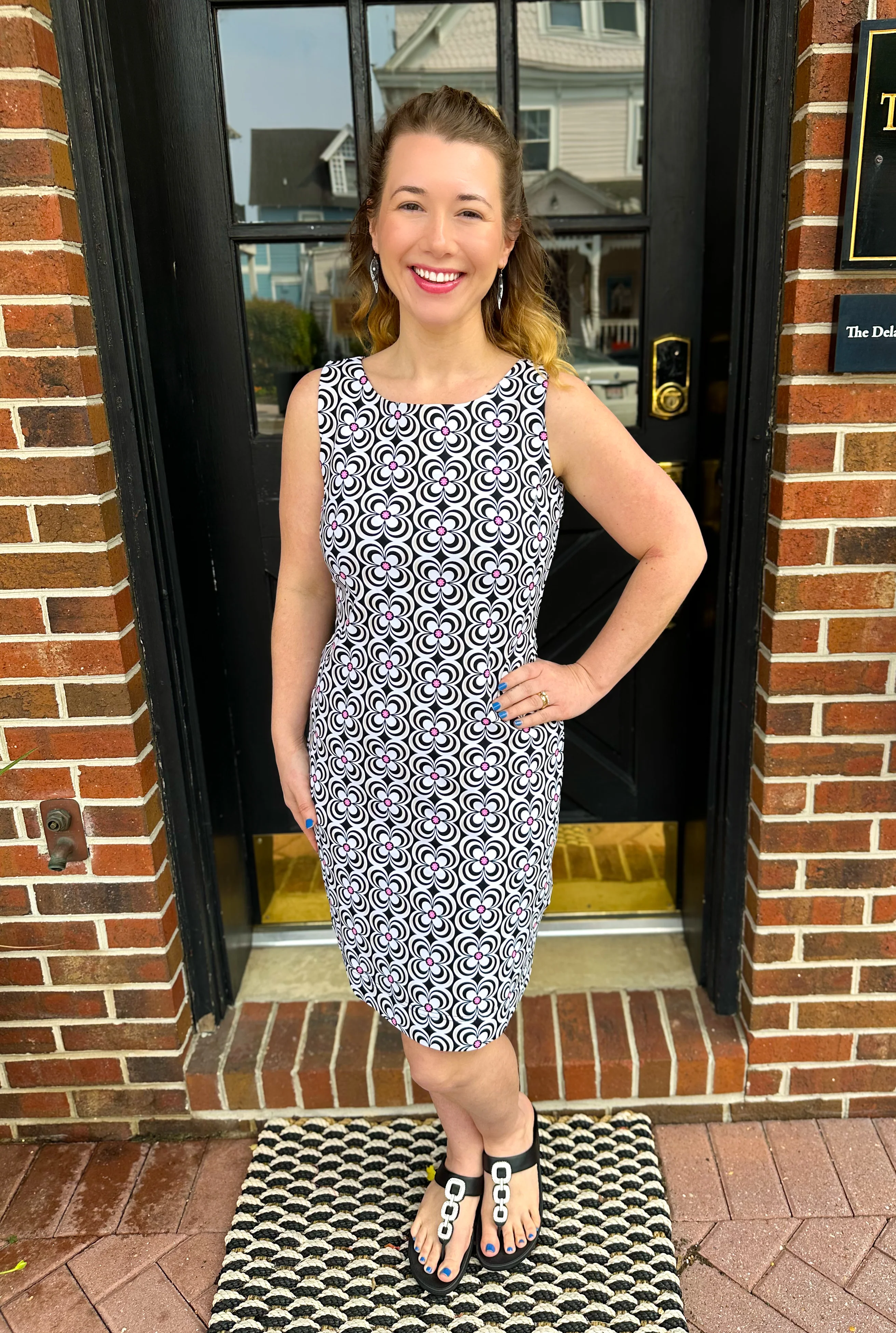 Lulu B Black and Pink Flower Shift Sleeveless Travel Dress