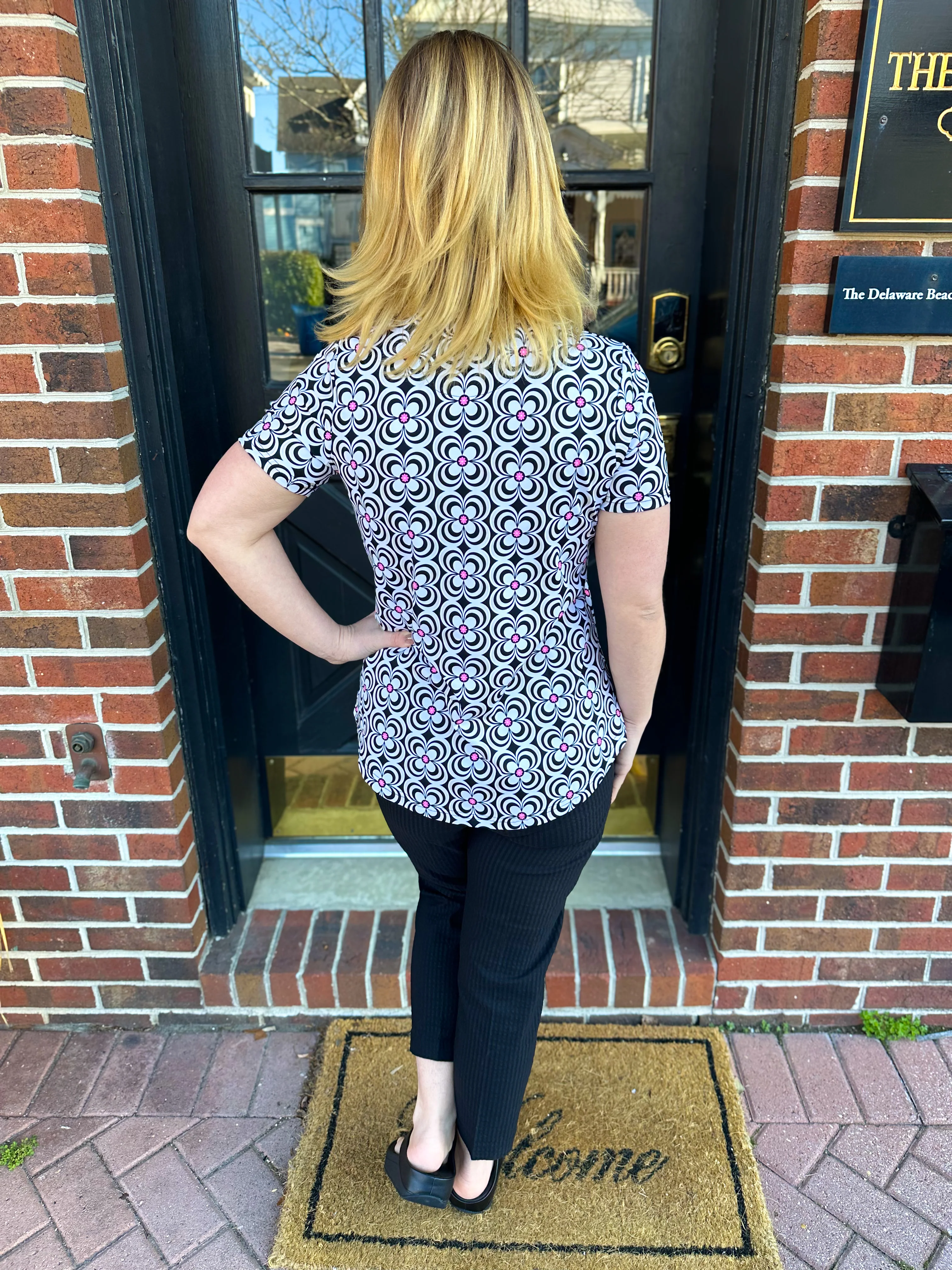 Lulu B Black and Pink Flower Short Sleeve Collar Top - Image 4