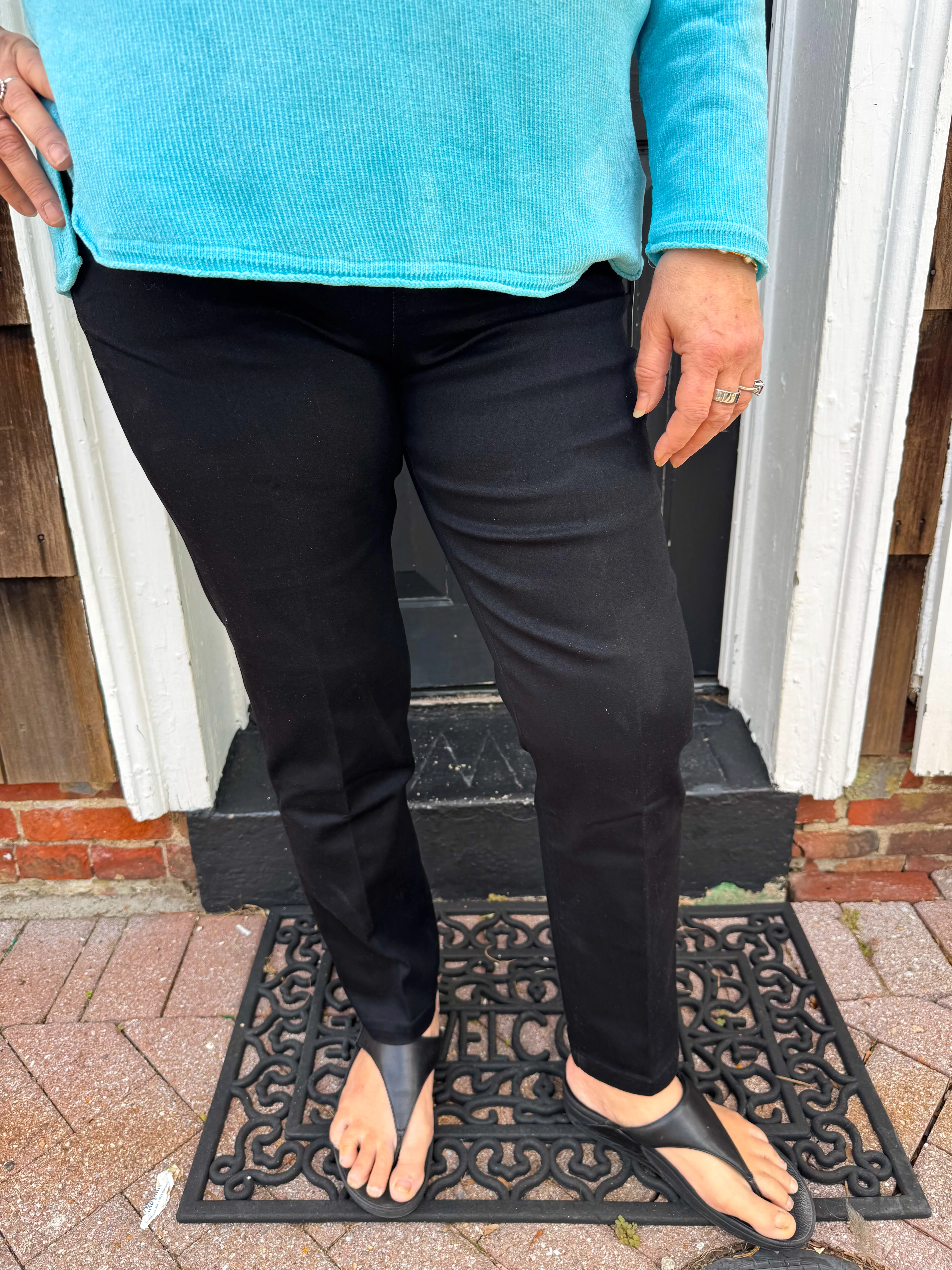 Lulu B Pull-On Black Stretch Jeans - Image 4