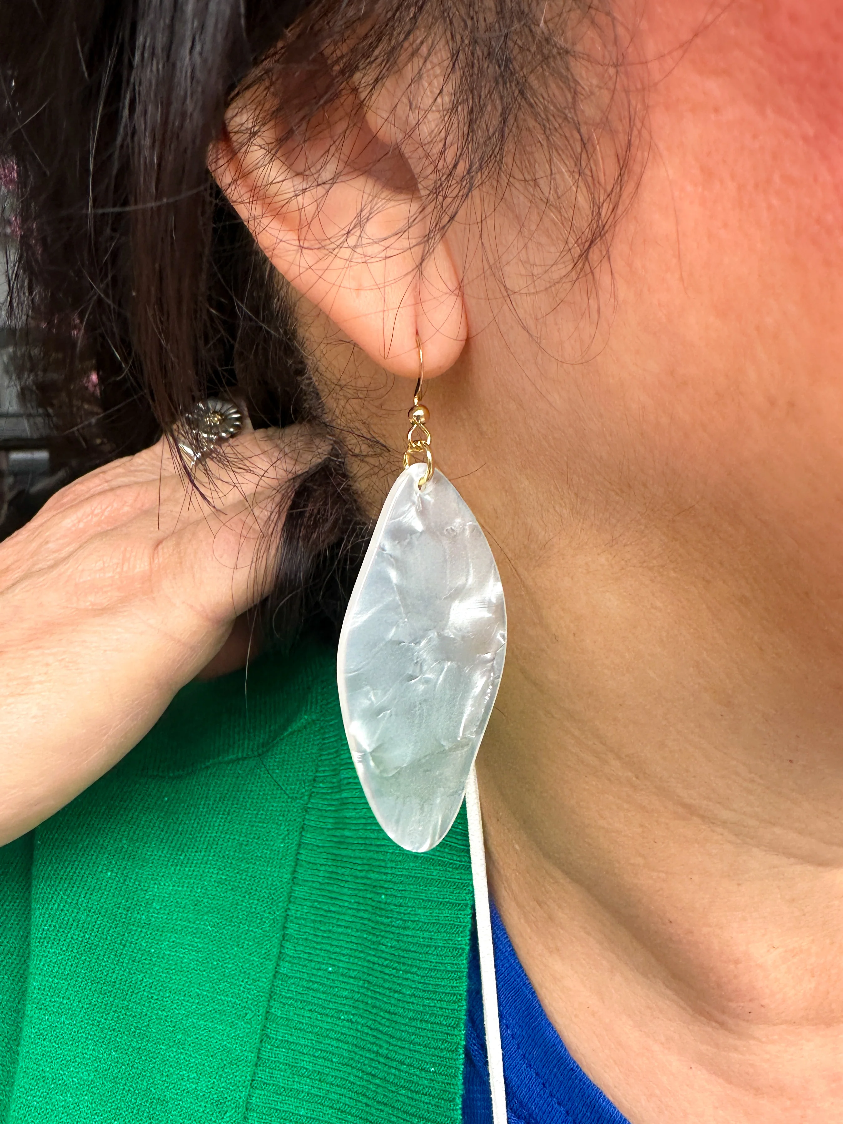 Mother of Pearl and Gold Necklace and Earring Set - Image 2