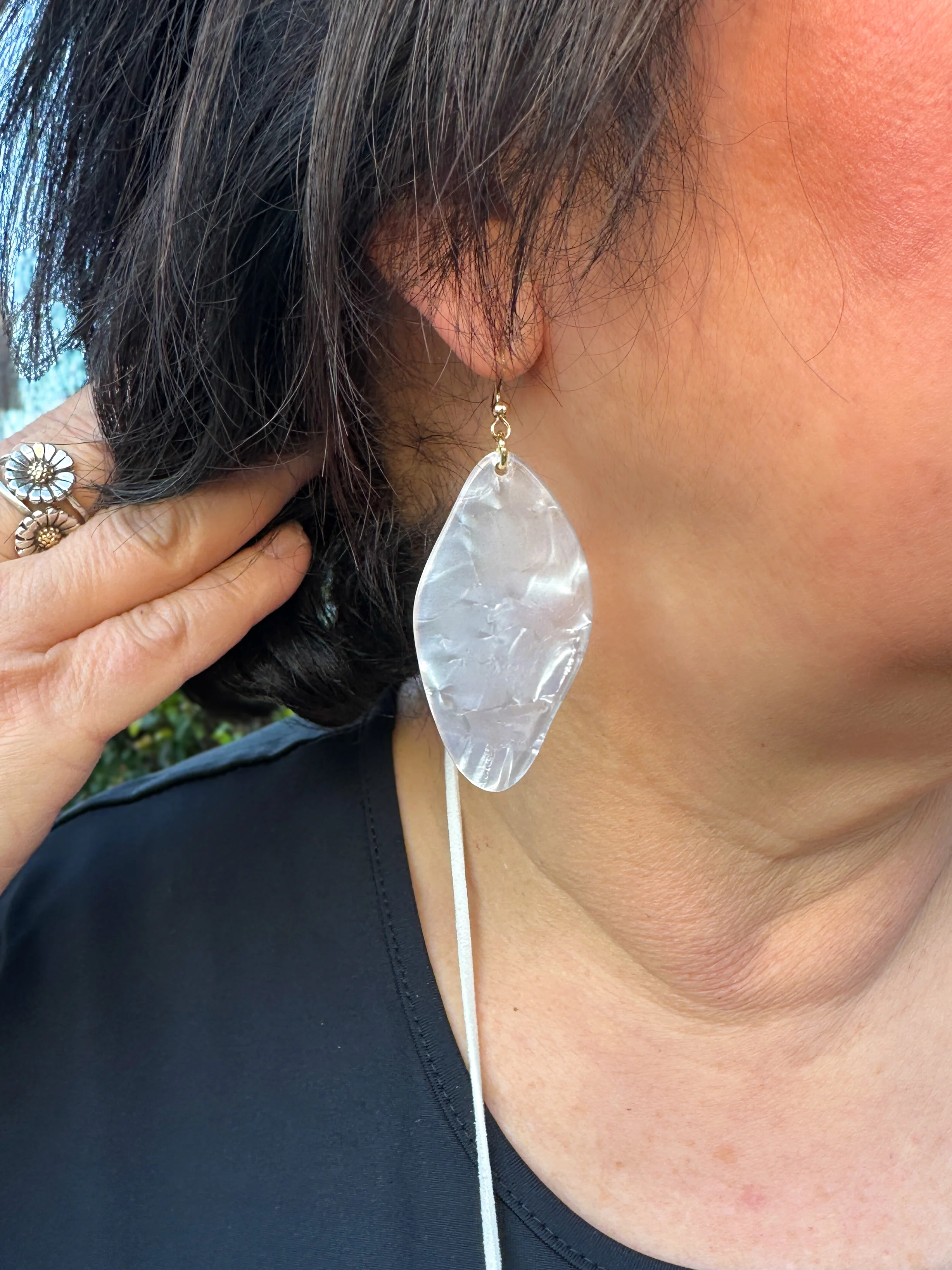 Mother of Pearl and Gold Necklace and Earring Set - Image 4